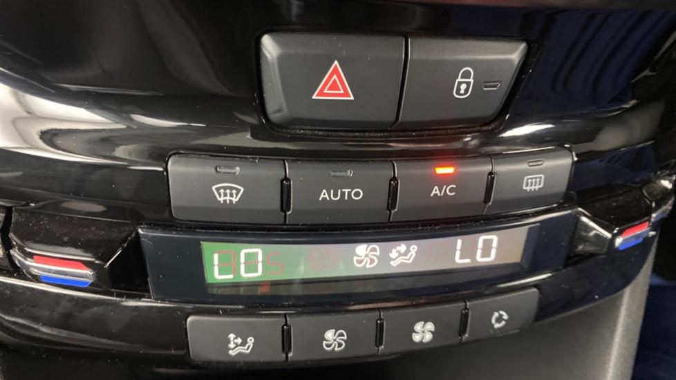 air conditioning and dual Climate control 