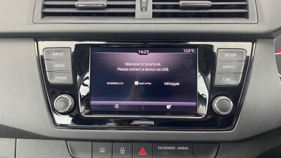 Apple Car Play & Android Auto