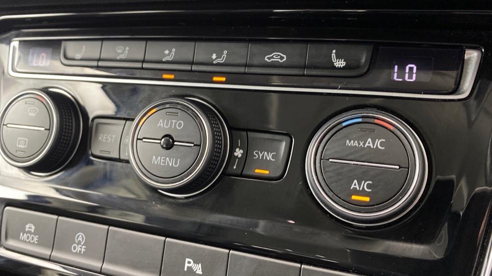 air conditioning and dual Climate control 