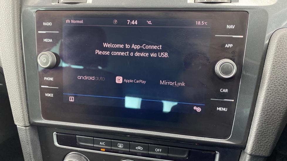 Apple Car Play & Android Auto