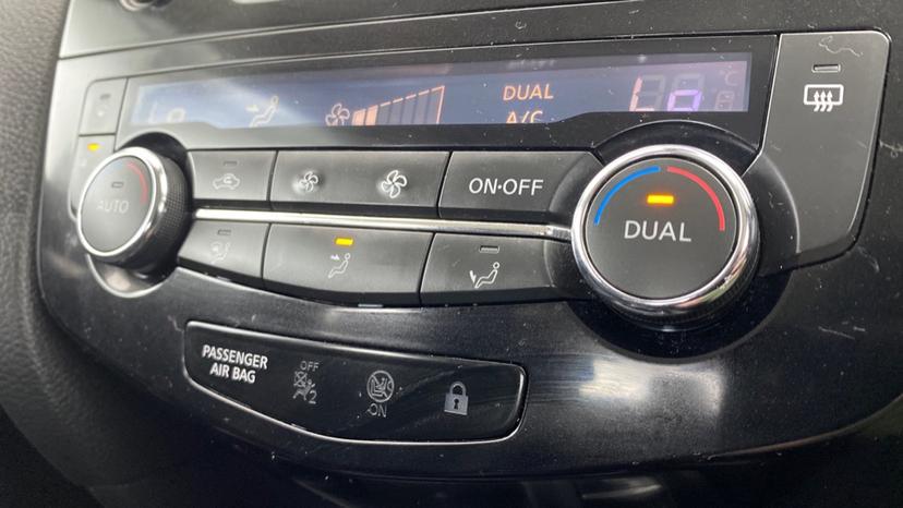 air conditioning and dual Climate control 