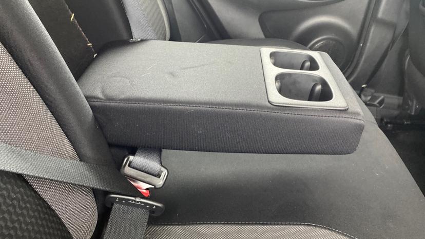 Rear Armrest/ Cup Holder