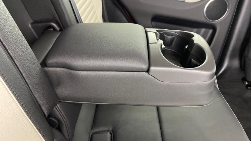 Rear Armrest/ Cup Holder