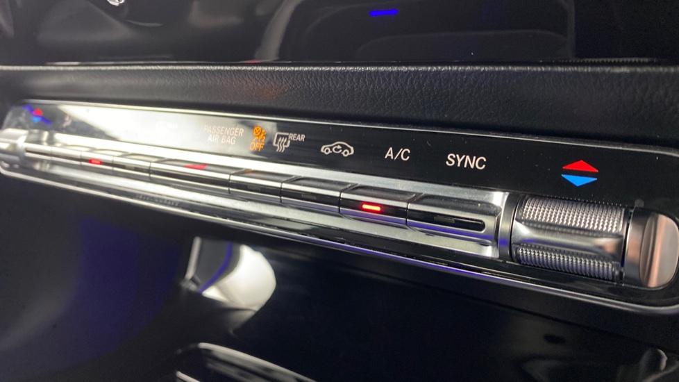 air conditioning and dual Climate control 