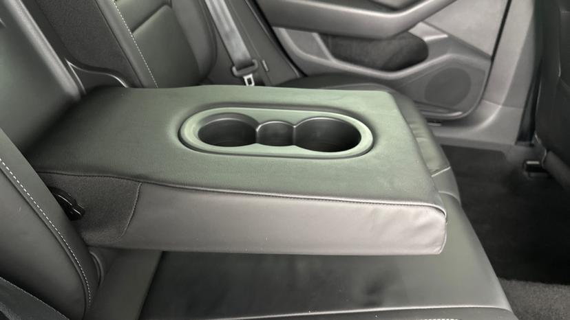 Rear Armrest/ Cup Holder