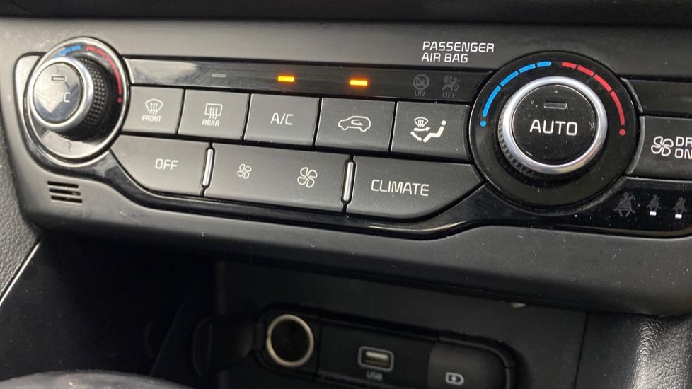 air conditioning and dual Climate control 