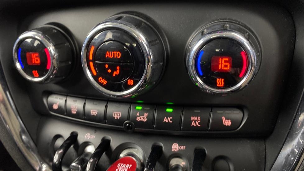 air conditioning and dual Climate control 