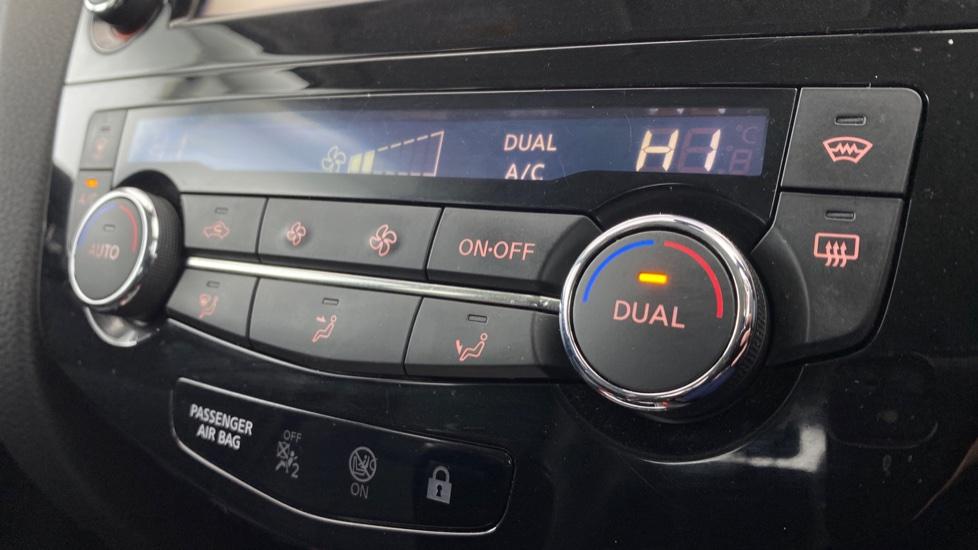 air conditioning and dual Climate control 