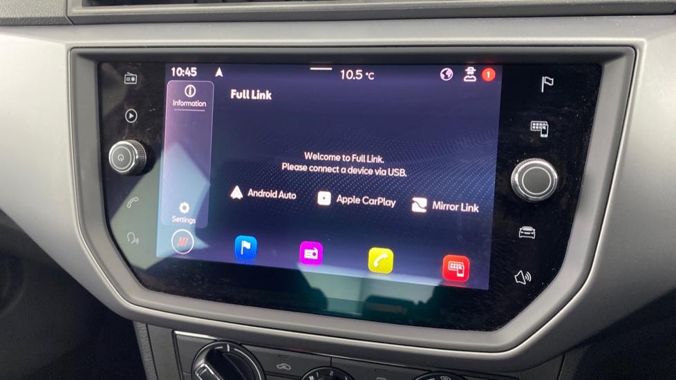 Apple Car Play & Android Auto