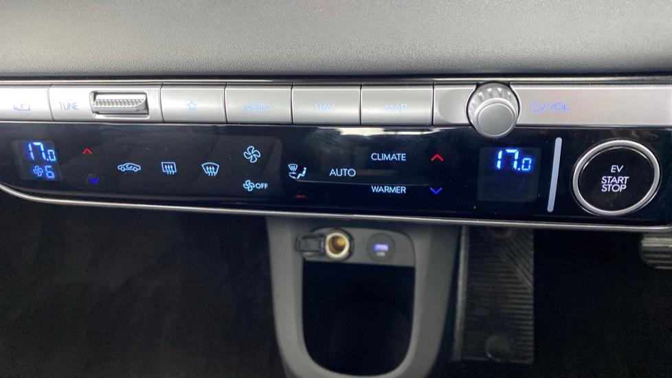 air conditioning and dual Climate control 