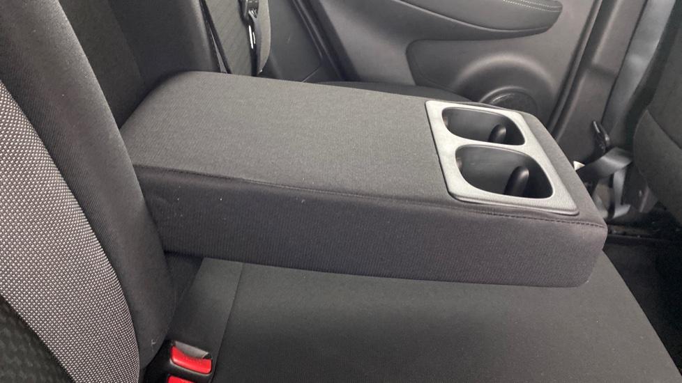 Rear Armrest/ Cup Holder