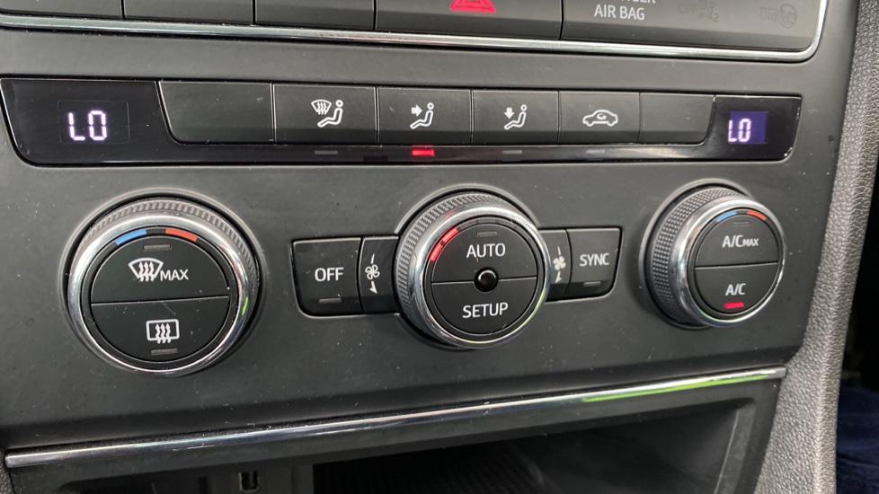 air conditioning and dual Climate control 