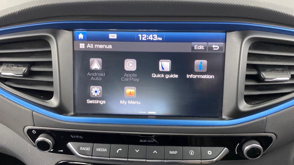 Apple Car Play & Android Auto