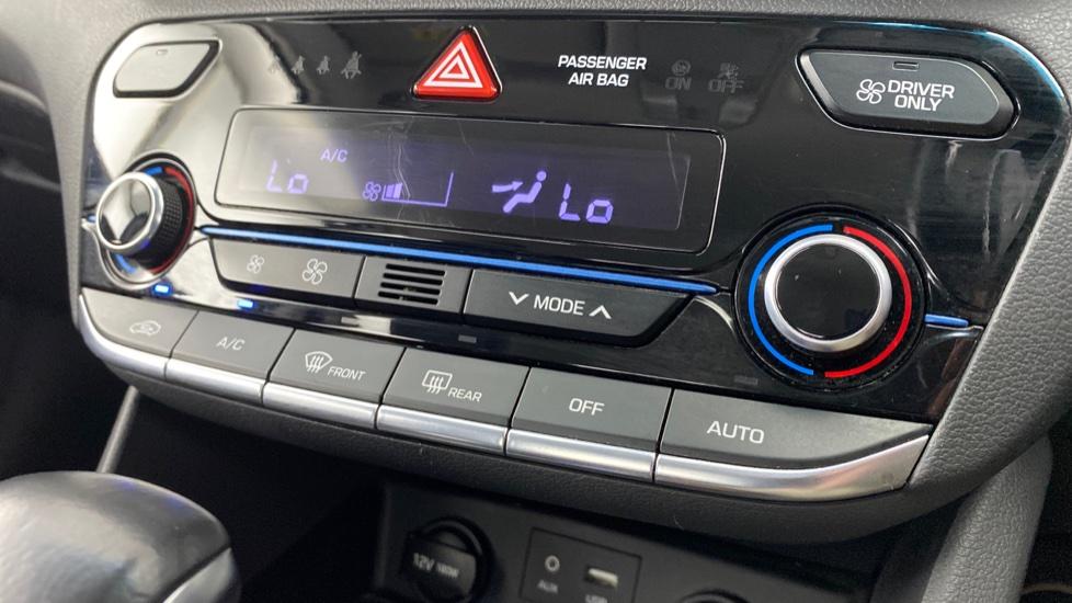 air conditioning and dual Climate control 