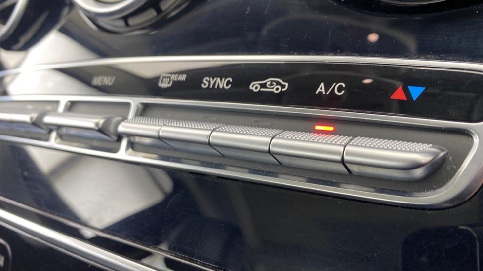 air conditioning and dual Climate control 