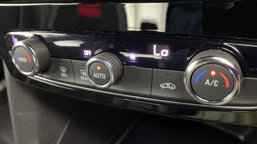 air conditioning and dual Climate control 