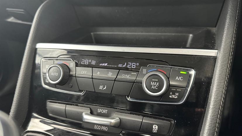 air conditioning and dual climate control 