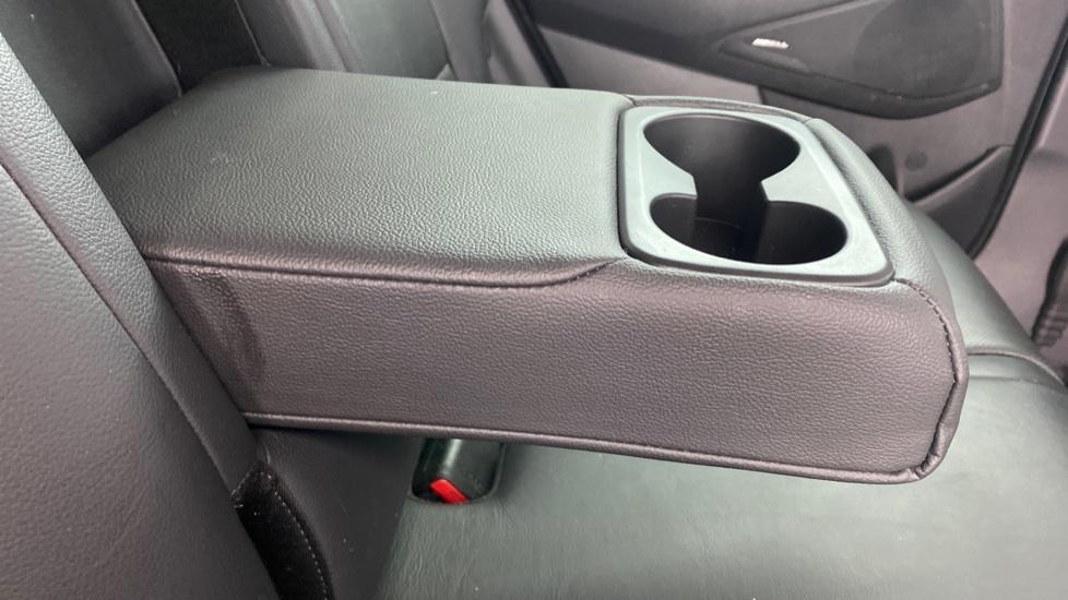 Rear Armrest/ Cup Holder