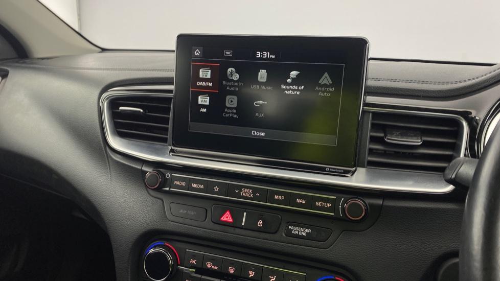 Apple Car Play & Android Auto