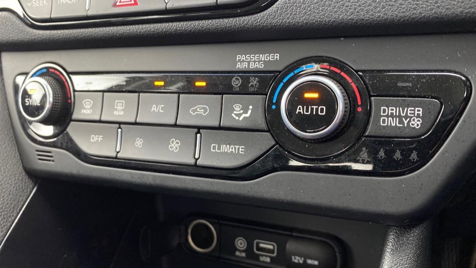 air conditioning and dual Climate control 