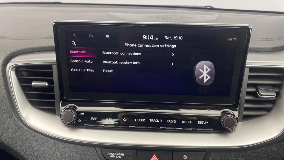 Apple Car Play & Android Auto