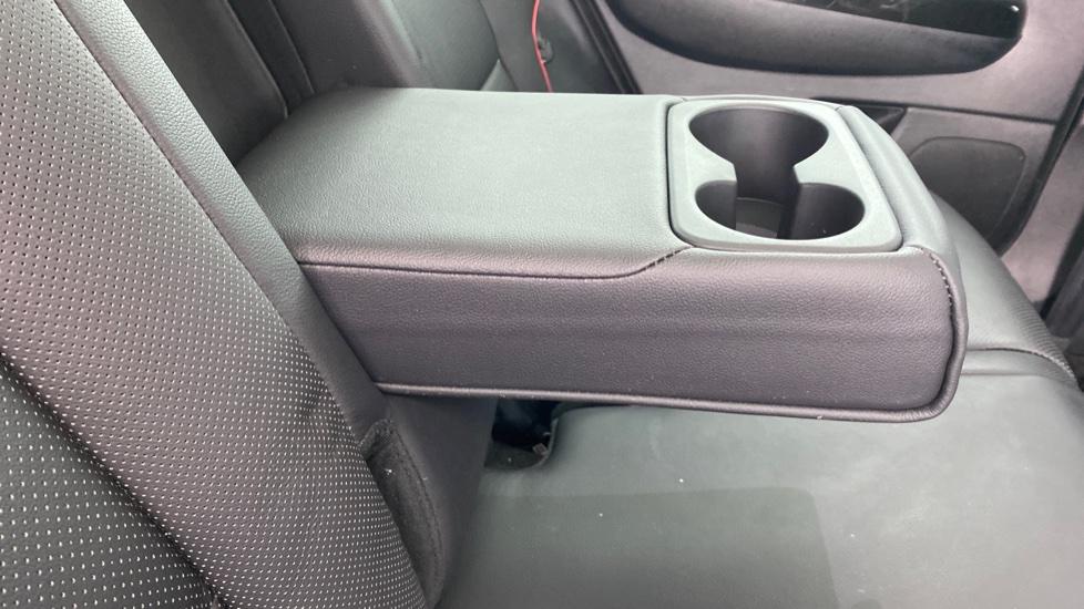 Rear Armrest/ Cup Holder