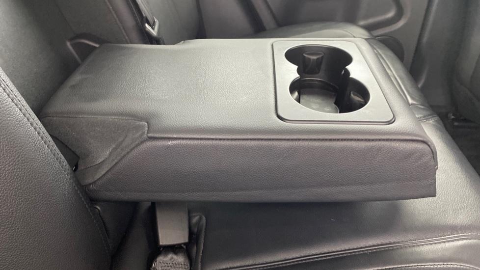 Rear Armrest/ Cup Holder