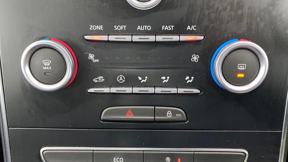 air conditioning and dual Climate control 