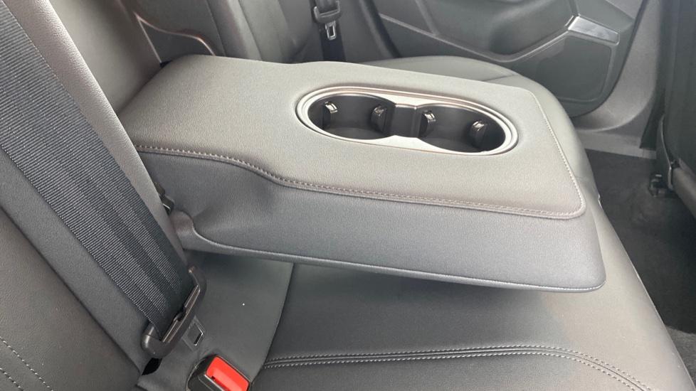 Rear Armrest/ Cup Holder