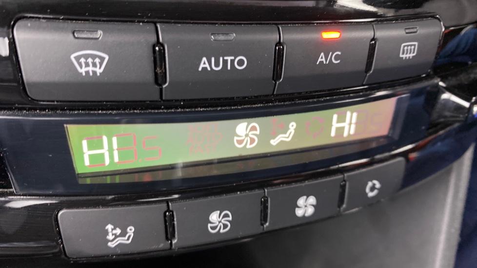 air conditioning and dual Climate control 