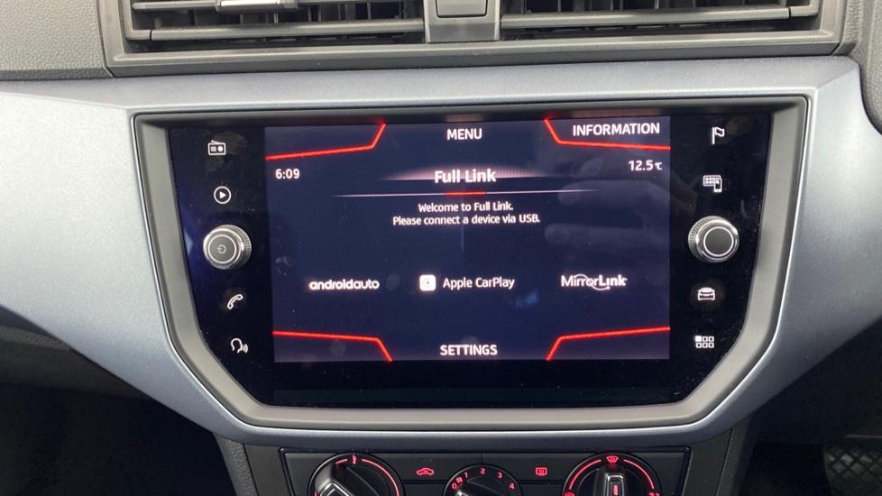 Apple Car Play & Android Auto