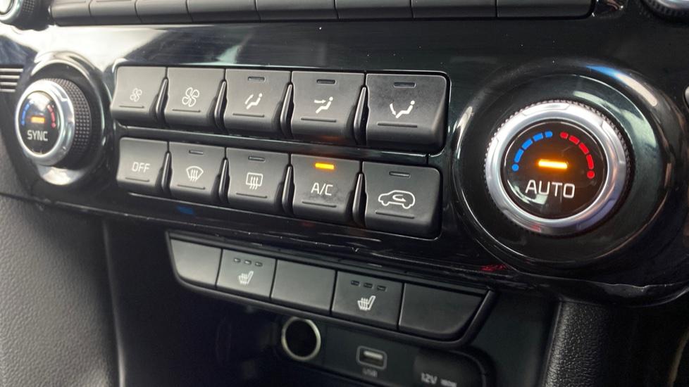 air conditioning and dual Climate control 