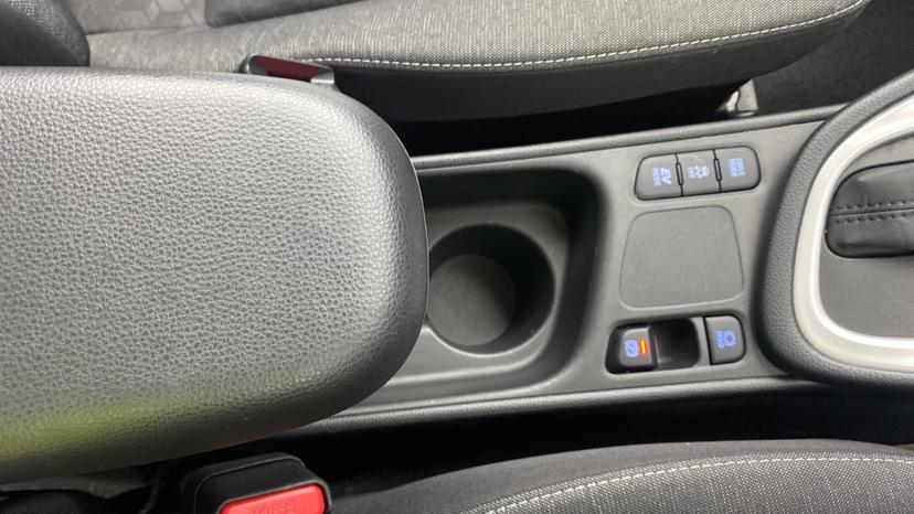 Rear Armrest/ Cup Holder