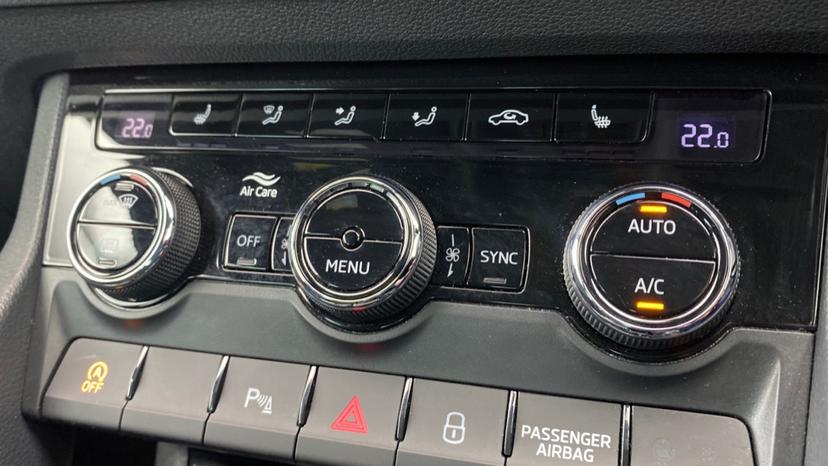 air conditioning and dual Climate control 