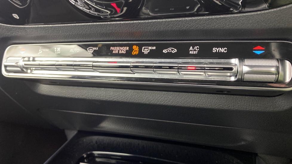 air conditioning and dual Climate control 