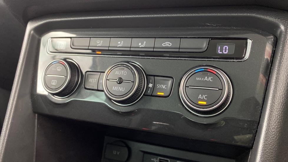 air conditioning and dual Climate control 