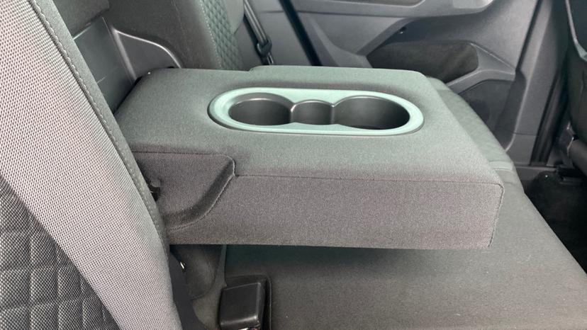 Rear Armrest/ Cup Holder