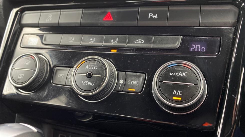 air conditioning and dual Climate control 