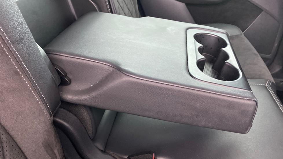 Rear Armrest/ Cup Holder