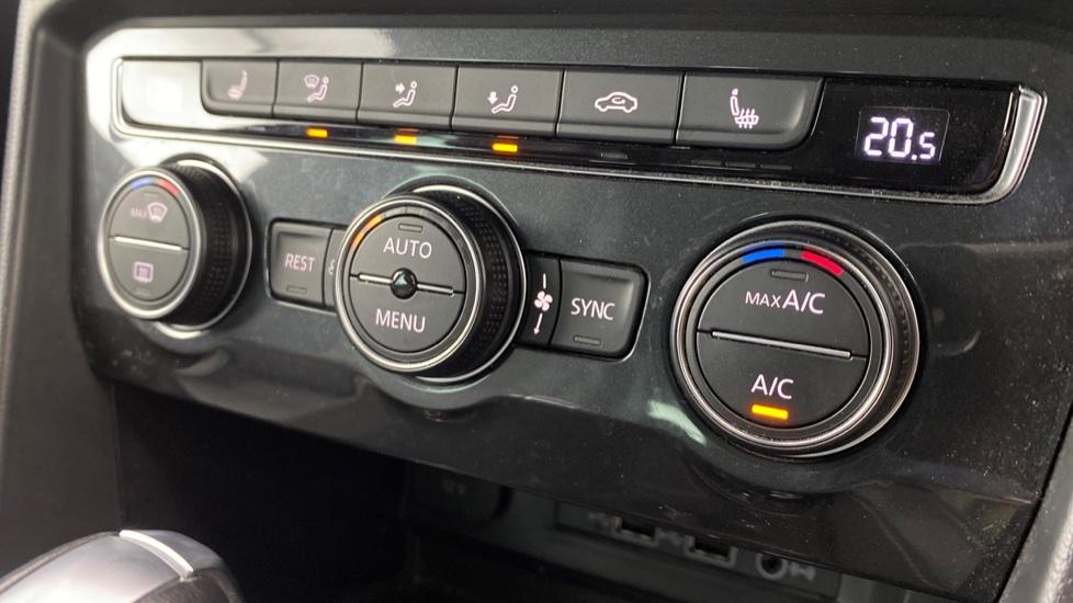 air conditioning and dual Climate control 