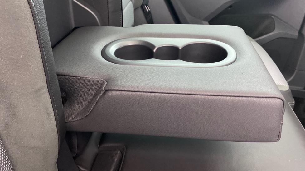 Rear Armrest/ Cup Holder