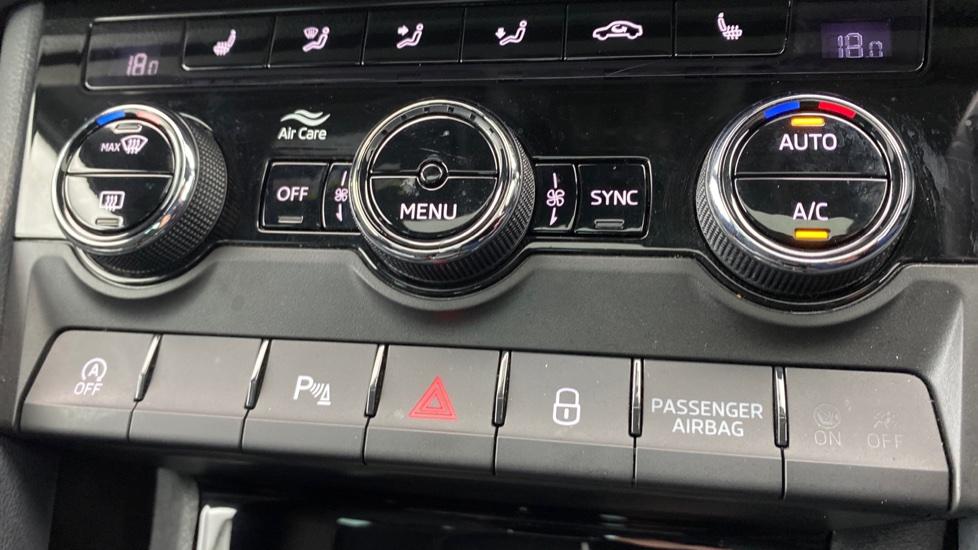 air conditioning and dual Climate control 