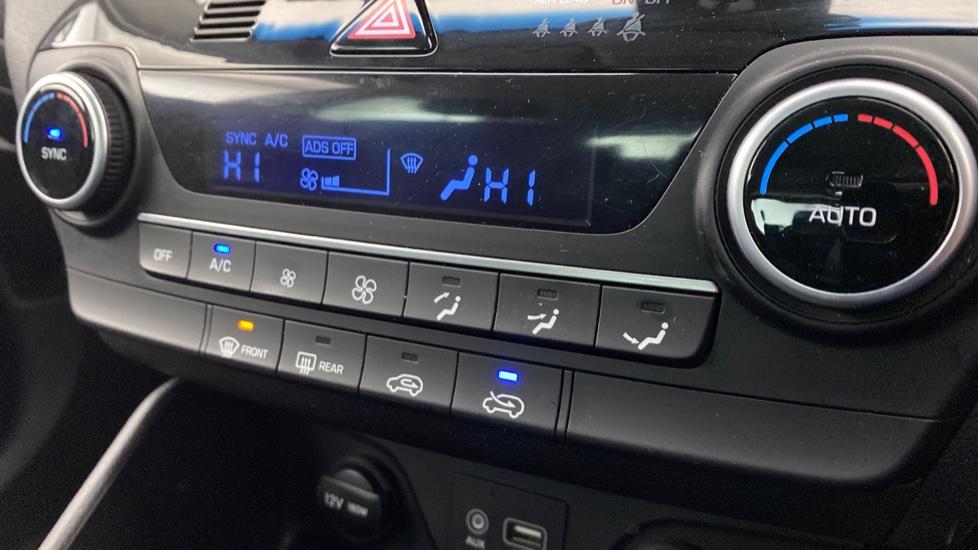 air conditioning and dual Climate control 