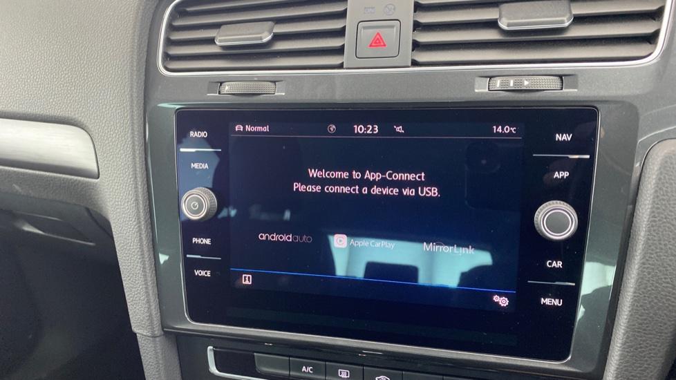 Apple Car Play & Android Auto