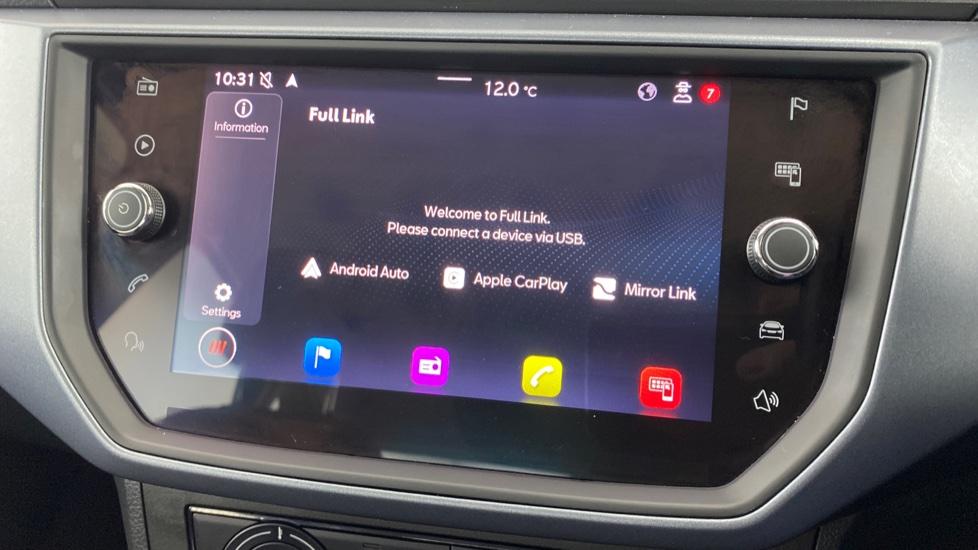 Apple Car Play & Android Auto