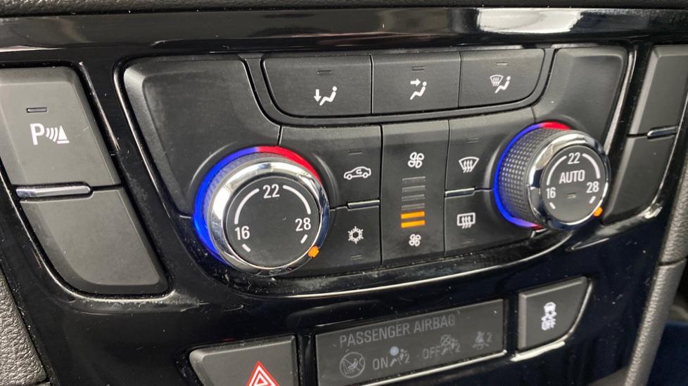 air conditioning and dual Climate control 