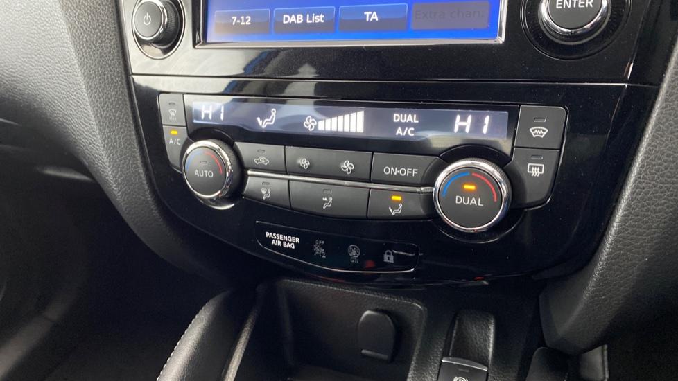 air conditioning and dual Climate control 