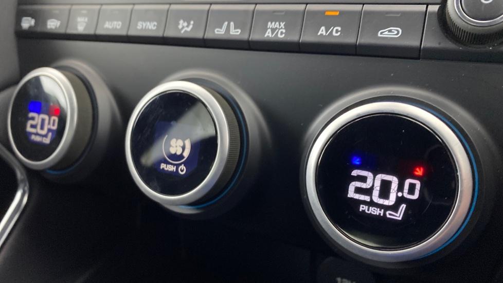 air conditioning and dual Climate control 