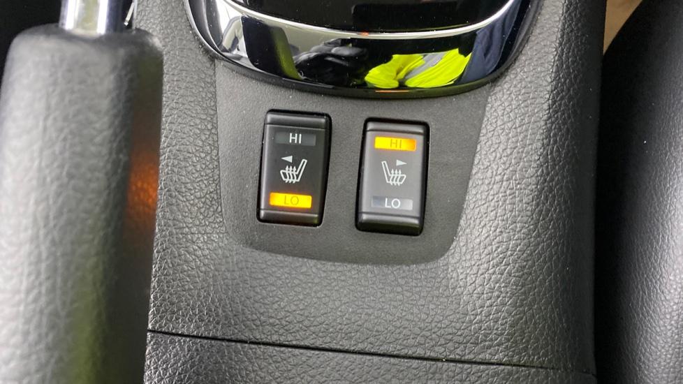 Heated/cooled seats 