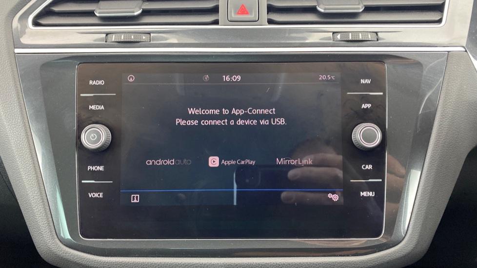 Apple Car Play & Android Auto